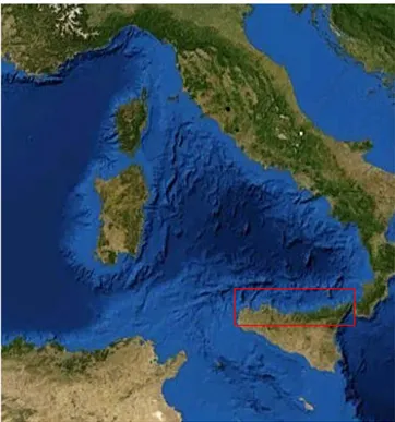 Figura 3: Mar Tirreno e area lungo le coste settentrionali siciliane (in rosso) dove sono  stati prelevati i campioni di acciuga europea utilizzati per questo studio