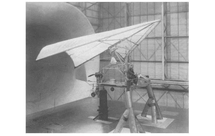 Fig. 9 Test del deltaplano Paresev in laboratorio