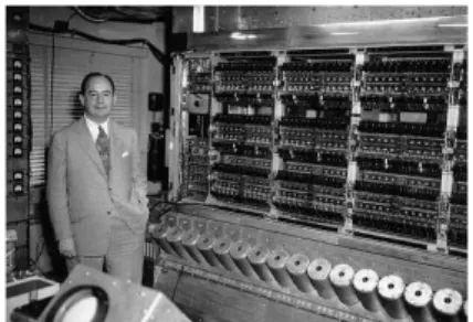 Figura 1.24: John Von Neumann next to the IAS computer