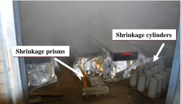 Figure 5.5 – Shrinkage samples and slabs stored in the fog room 