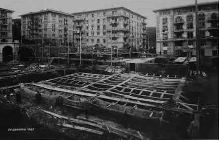 Foto storica che documenta la costruzione del Palazzo degli Studi della  Spezia, in cui è possibile recuparare informazioni sulla tecnica costruttiva,  in questo caso le fondazioni sono state costruite a platea con travi rovesce.