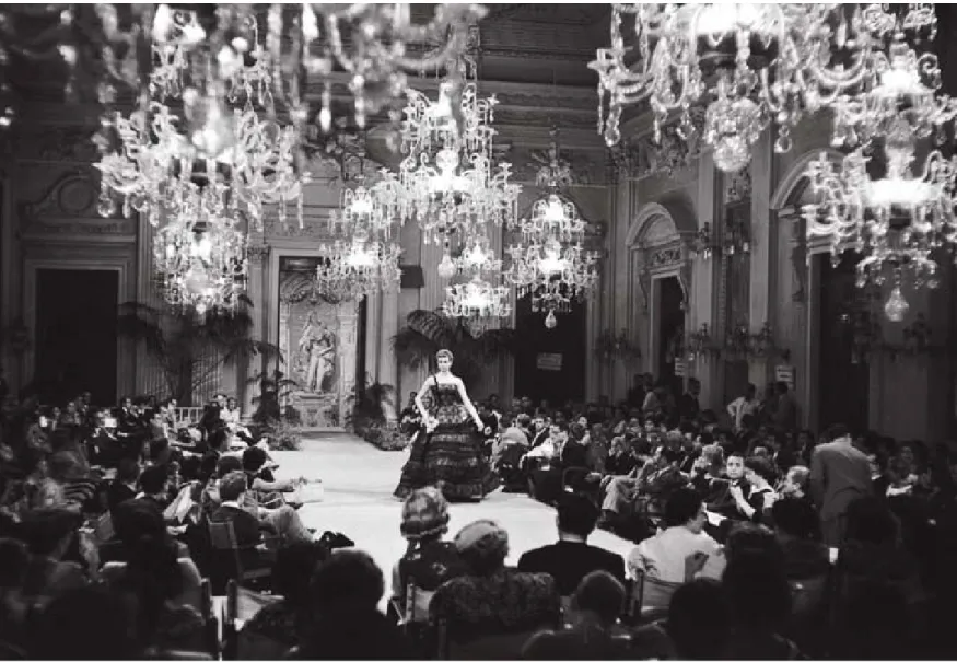 Fig.	12	La	prima	sfilata	di	moda	italiana	a	villa	Torrigiani,	1951.