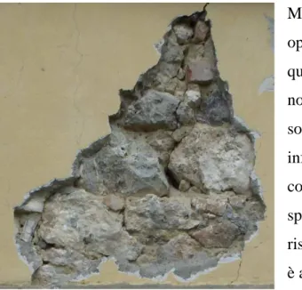 Figura 1.6 – Muratura di pietrame informe: fotografia della scuola Villamagna, oggetto della tesi 