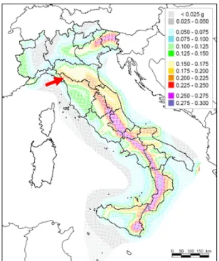 Fig. 2.2 Mappa di pericolosità sismica del territorio nazionale (la freccia indica la posizione del Comune di  Villafranca in Lunigiana) 