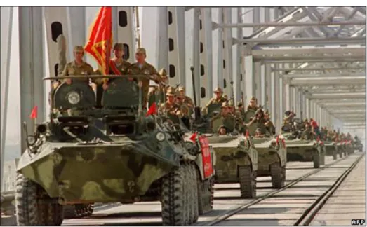 Figura 24: I carri armati sovietici abbandonano l’Afghanistan in direzione di Termez  nel 1989