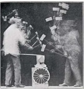 Fig. 3  Chronophotographie du travail au marteau,  in  C. F REMONT , « Les mouvement de l’ouvrier dans le  travail professionnel », in Le monde moderne, 1895, t
