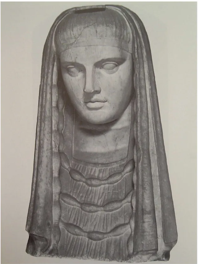 Fig. 4: Busto colossale di Iside. Roma. Musei Vaticani, Museo Gregoriano  Egizio (da G RENIER  1989, tav