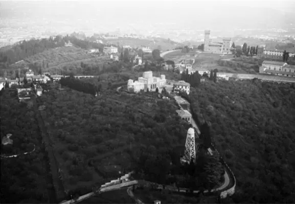 Fig. 12 – L’Osservatorio e la Torre Solare, inizio anni ’30 del XX secolo. [Archivio fotografico INAF – Osservatorio  Astrofisico di Arcetri]