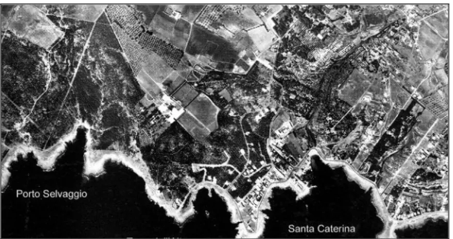 Foto aerea del tratto costiero  compreso tra le Quattro Colonne e  la baia di Porto Selvaggio, con  indicazione dei principali siti  occupati in  epoca preistorica e  protostorica