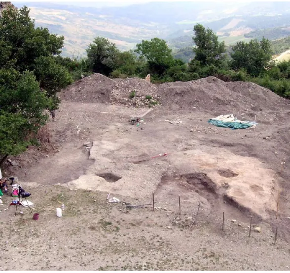 Fig. 3  Vista da N del’area di scavo di Monterenzio-Località Chiesa Vecchia (Campagna 2006)