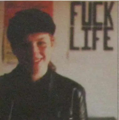 Figura 13. Sarah Kane in fondo la citazione di Beckett “Fuck Life” scritta a mano. 