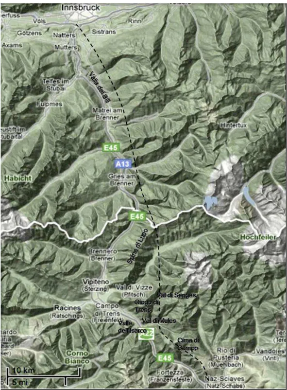 Figura 2-1: Carta topografica che descrive la regione oggetto di studio. La linea tratteggiata indica il traforo ferroviario  della costruenda galleria di base del Brennero, mentre la linea bianca, passante per lo spartiacque topografico della 