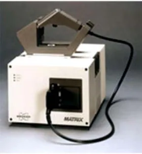 Figura 4.1. Spettrofotometro FT-NIR (MATRIX-F, Bruker optics) con sonda a  fibre ottiche per campioni solidi (diametro pari a 10 mm) (IN 261 Bruker Optics)
