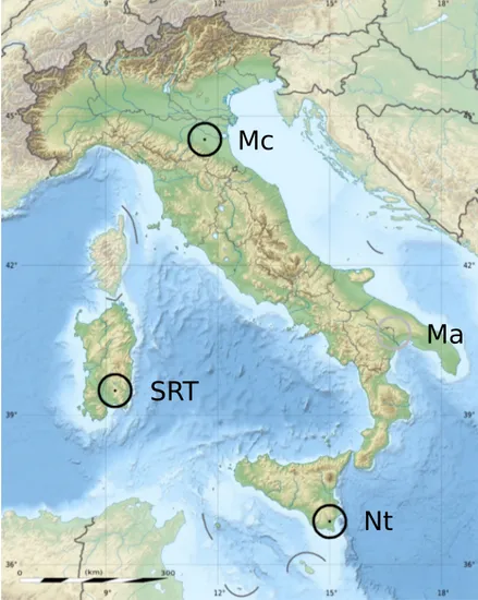 Figure 3.1: Map of Italy illustrating the locations of Italian radio telescopes (underlying map — credit: Eric Gaba (Sting - fr:Sting) and NordNordWest)