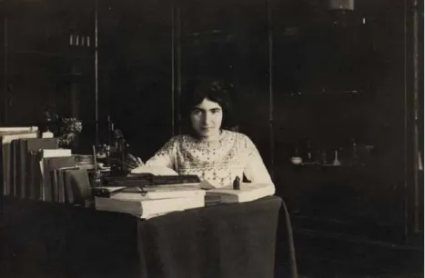 Figura 3. 1920. Eva Mameli (Biblioteca Cívica de San Remo, Álbum 1 - Inventario 21: autoriza- autoriza-ción 19/11/2019).