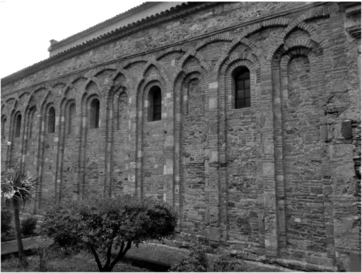 Fig. 7. Itàla (ME), Santi Pietro e Paolo, fiancata meridionale, archi intrecciati   (foto dell’A.)