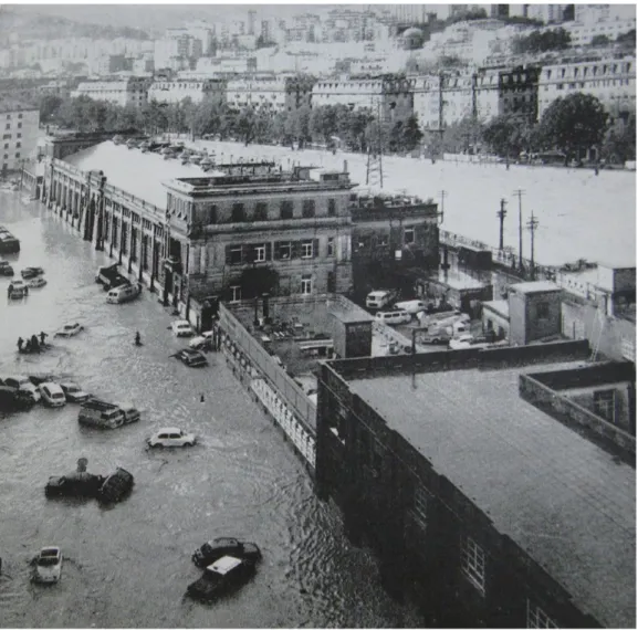 Figura 1. Genova, il torrente Bisagno nella zona di via Canevari durante l’alluvione dell’ottobre 1970, si vede  l’edificio della centrale elettrica (1896) invaso dall’acqua (da Ferrando, Ferrando 1970, p