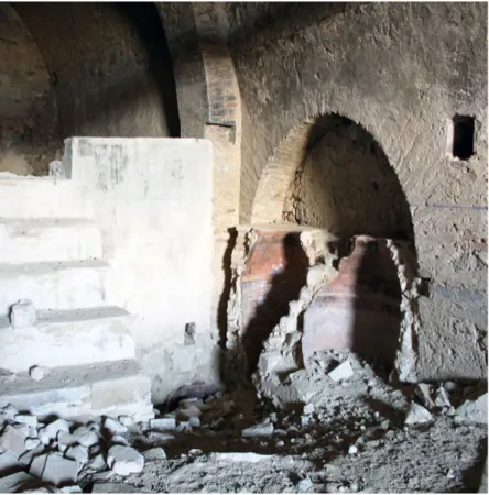 Figura 3. Craco (Matera). Otri per  olio nel palazzo Carbone-Rigirone  (foto A. Lancellotti, 2016).