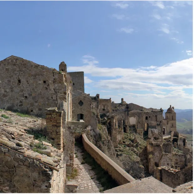 Figura 4. Craco (Matera). Via Alfieri (foto A. Lancellotti, 2016).