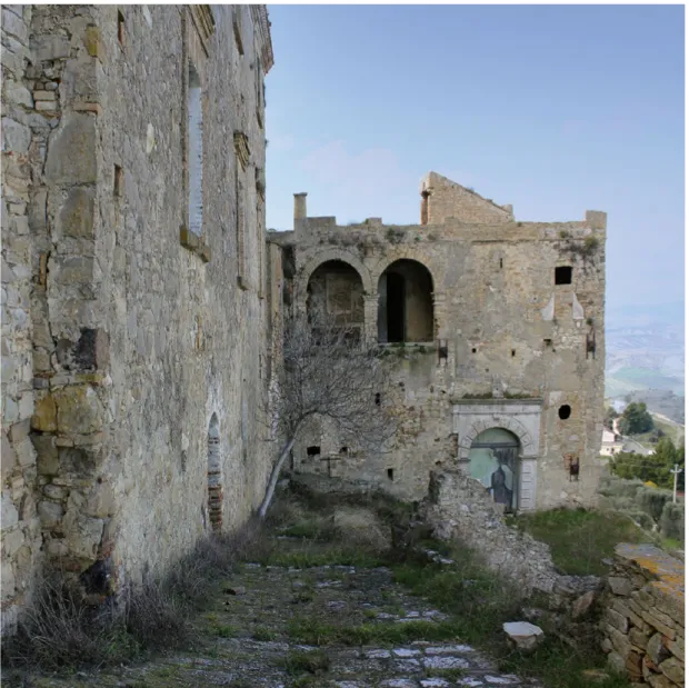 Figura 2. Craco (Matera). Palazzo Carbone-Rigirone (foto Alessandra Lancellotti, 2016).