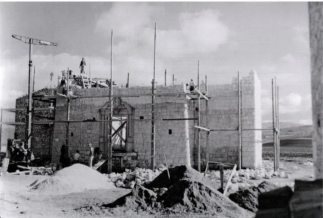 Figura 9. Borgo Callea (Palermo). Veduta della chiesa in costruzione, Pietro Ajroldi e Ugo Fuxa, 1942 (da Culotta, Gresleri,  Gresleri 2007, p