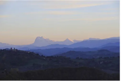 Figura 10. Vista dei monti  Sibillini da San Ginesio  (Macerata) (foto  Mibac-UCCR-Marche di P