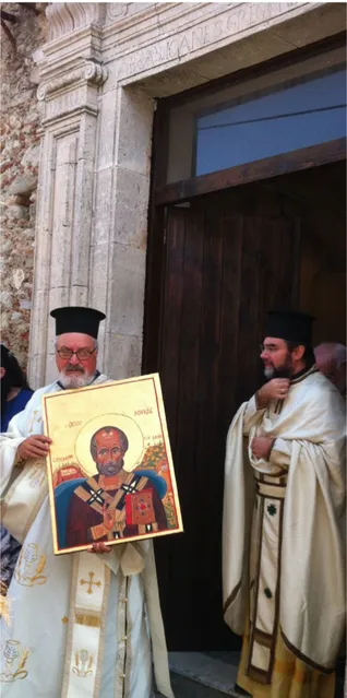 Figura 8. Bova, chiesa dello Spirito Santo, celebrazione  liturgica con rito greco-bizantino (foto P