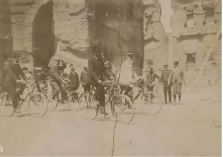 Figura 3. L’arrivo a Roma di Bertarelli  e Johnson nel 1895, archivio TCI,  https://www.touringclub.it/news/