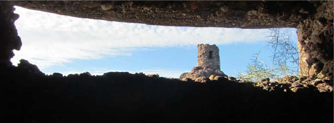 Figura 1. Bosa (Or), Torre Columbargia, vista desde el interior de uno de los búnkeres en dicho enclave estratégico (foto A