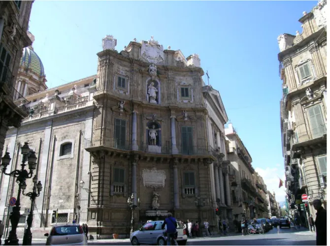 Figura 8. Palermo, Piazza Villena o dei Quattro Canti, veduta verso porta Nuova (foto D