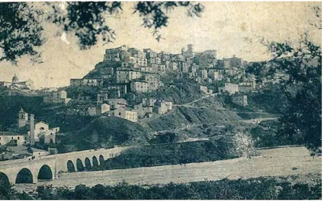 Figura 4. Corigliano Calabro - Torrente Coriglianeto e ponte Margherita, cartolina postale, Edizioni Russo, Corigliano  Calabro 1934.