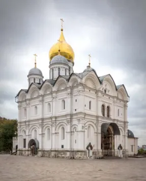 Figura 4. Mosca, Cremlino, cattedrale dell’Arcangelo Michele,  esterno (foto A. Yakovlev).