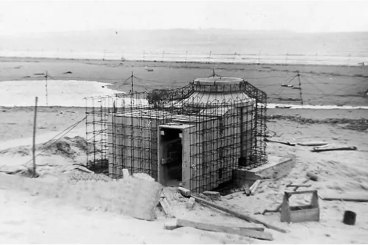 Figura 9. Esempio di un Bauform Ringstand, noto comunemente  come Tobruk, in costruzione (https://upload.wikimedia.org/
