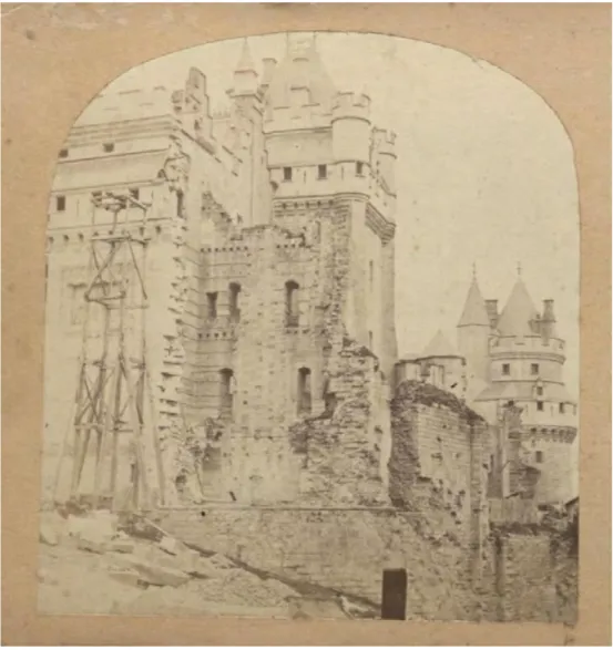 Figura 14. Pierrefonds, il castello durante i lavori di restauro in una foto del 1860 (Collezione E