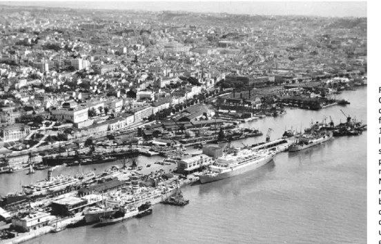 Figura 16. Lisbona,  Cais da Rocha do  conde de Óbidos,  fotografia del  1952 raffigurante  la definitiva  sistemazione  portuale attuata  negli anni trenta del  Novecento (http:// restosdecoleccao