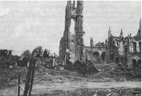 Figura 1.  Ypres (Belgio), Cattedrale  dopo i bombardamenti (da Ojetti  1918, p. 56); in basso, figura 2