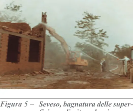 Figura 5 – Seveso, bagnatura delle super- super-fici per limitare la  risospen-sione di polveri