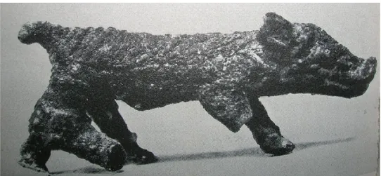 Fig. 7 – Bronzetto “offerta di un porchetto” (Lilliu G., 1966) 