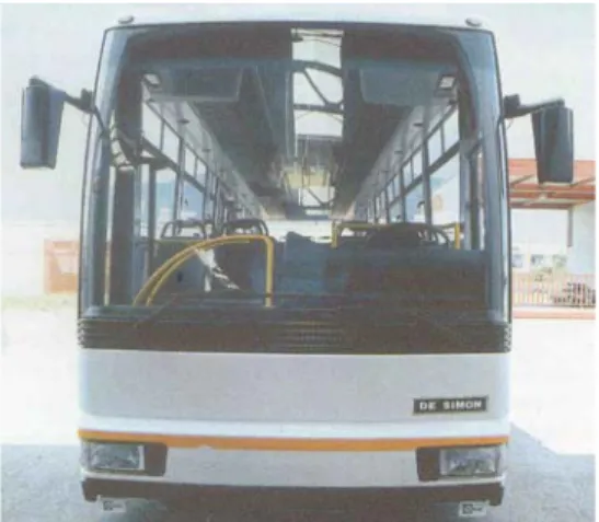 Figura 3b: vista frontale dell’autobus inter-city. 
