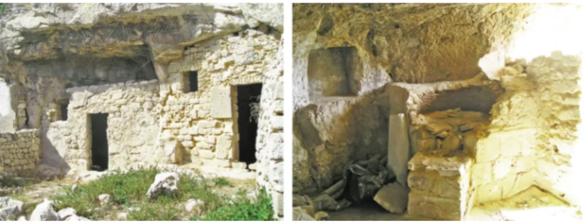 Fig. 12 - Esterno ed interno di un’abitazione scavata di Chiafura a Scicli, Sicilia.