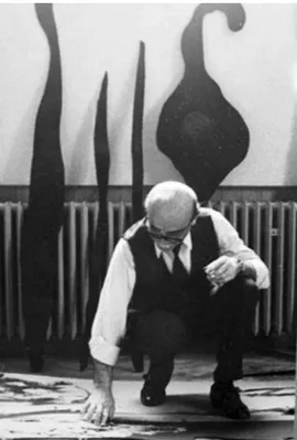 Fig. 8 - Lucio Fontana mentre realizza l’Ambiente nero, Stedelijk Museum, Amsterdam,1967.