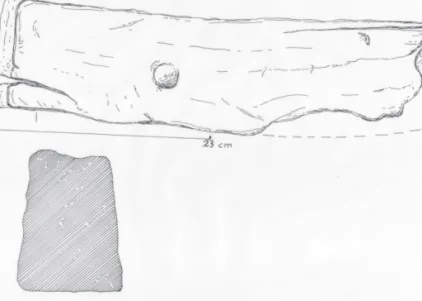 Fig. 10. Settore meridionale del santuario di Pyrgi: ceppo in piombo  rinvenuto nell’altare λ (disegno di Filippo Avilia).
