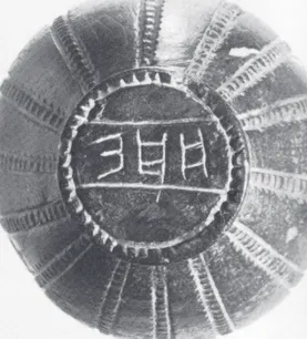 Fig. 3. Base di vaso da Cipro con tre lettere incise   (da Karageorghis-Amadasi Guzzo 1977, tav