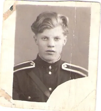 Fig. 2. Aleksandr Kondratov ai tempi della Scuola di polizia (1955). Foto inedita, donata  alla redazione da Valerij Sažin.