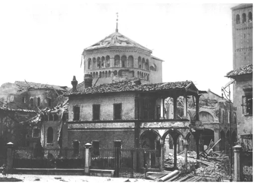 Fig. 1. Danneggiamenti dei bombardamenti della basilica di Sant'Ambrogio nel   1943  (www.wikipedia.org)