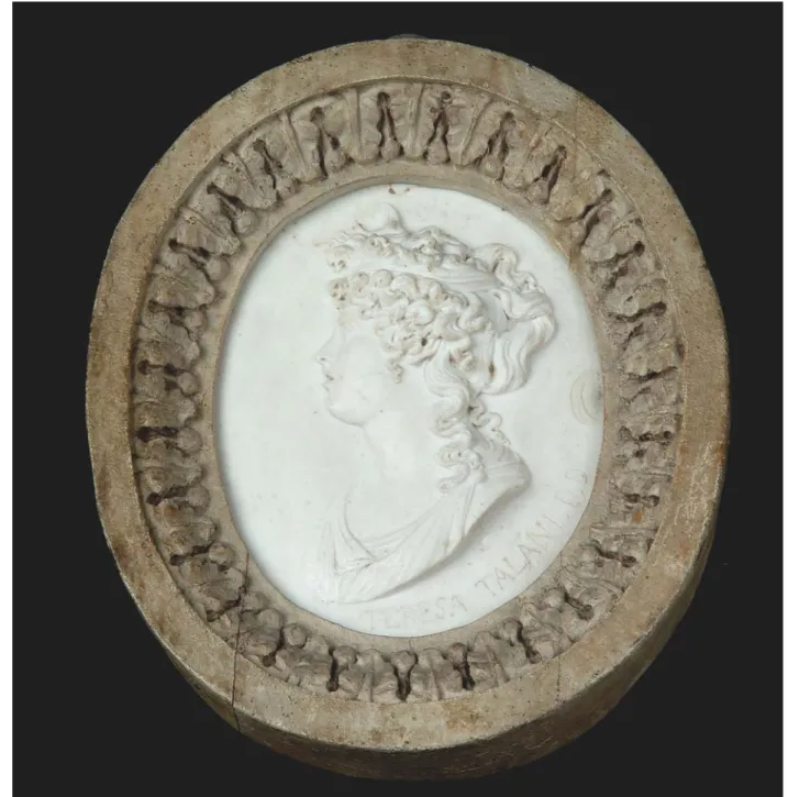 Fig. 9. Busto femminile di profilo, con folta capigliatura, coronata da un piccolo crescente lunare (Lady Hamilton  in veste di Diana?)