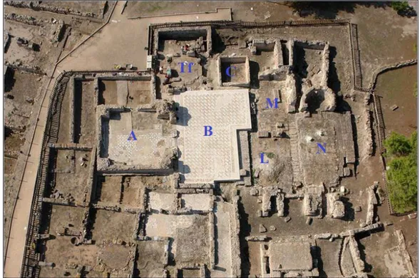 Fig. 2. Foto aerea delle Terme Centrali. In blu sono indicati i nomi degli ambienti appartenenti al nucleo originario dell’edificio