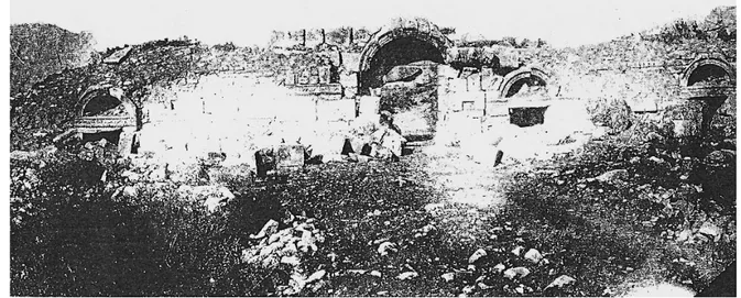Fig. 3: Afrodisia, Porta Ovest delle mura tardoantiche prima dello scavo   (da D E  S TAEBLER 2008, p