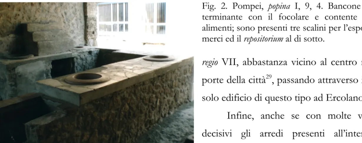 Fig. 2. Pompei, popina I, 9, 4. Bancone a tre bracci  terminante con il focolare e contente dolia per gli  alimenti; sono presenti tre scalini per l’esposizione delle  merci ed il repositorium al di sotto