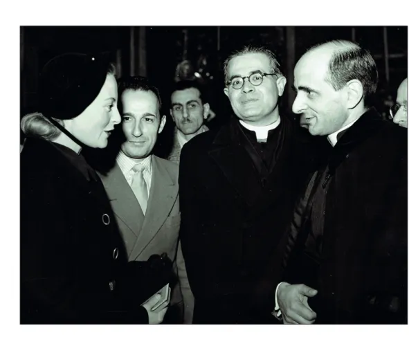 Fig. 1 – L’attrice Michèle  Morgan, interprete  di “Fabiola” (1949)  di Alessandro Blasetti,  incontra il sostituto  alla Segreteria di Stato  Giovanni Battista  Montini (1949)